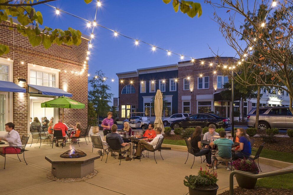 Outside Patio at Joes NY Pizza at Patrick Square